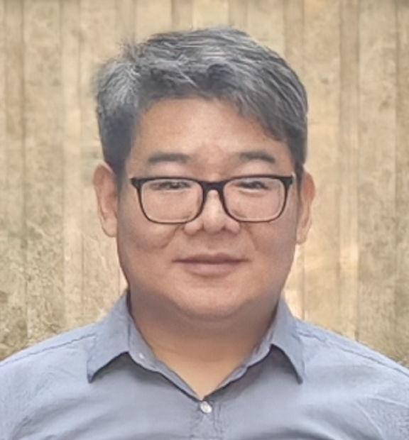 Photo of Dr. Linglong Kong
